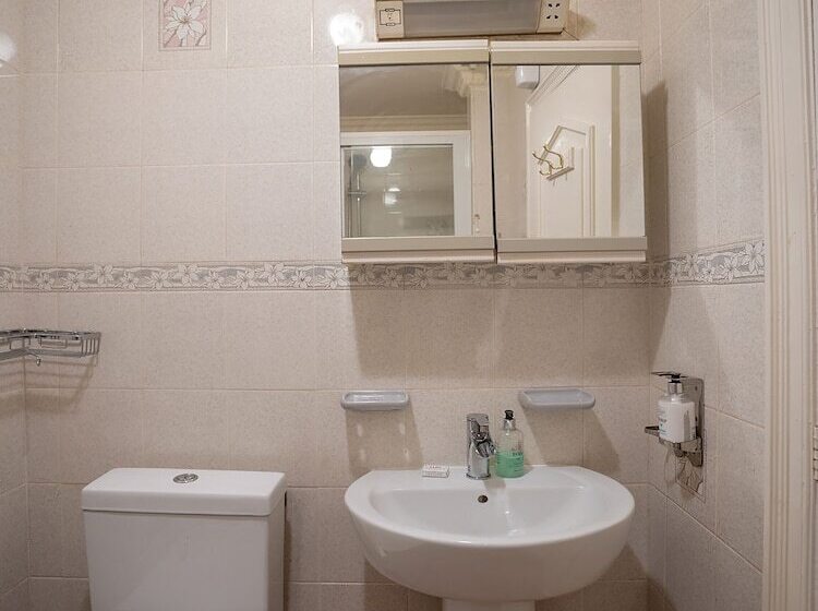 ペンション Oakcroft Guesthouse Manchester Airport