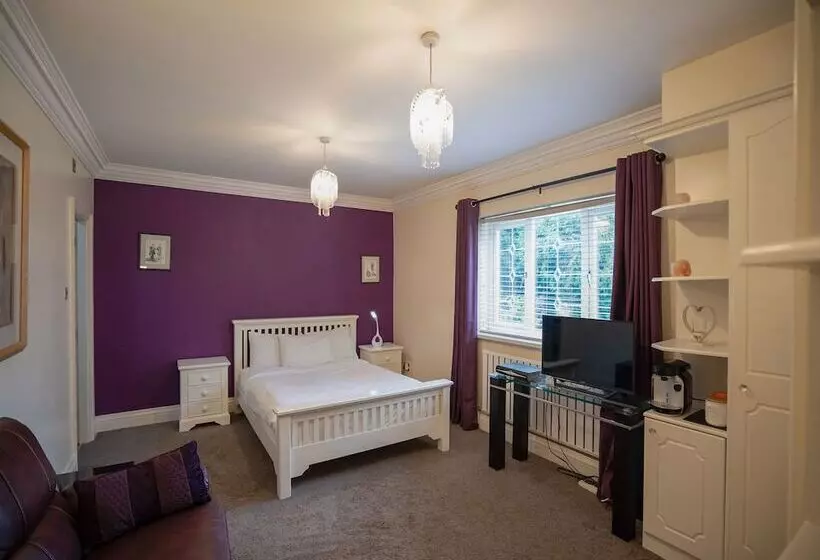 بنسيون Oakcroft Guesthouse Manchester Airport