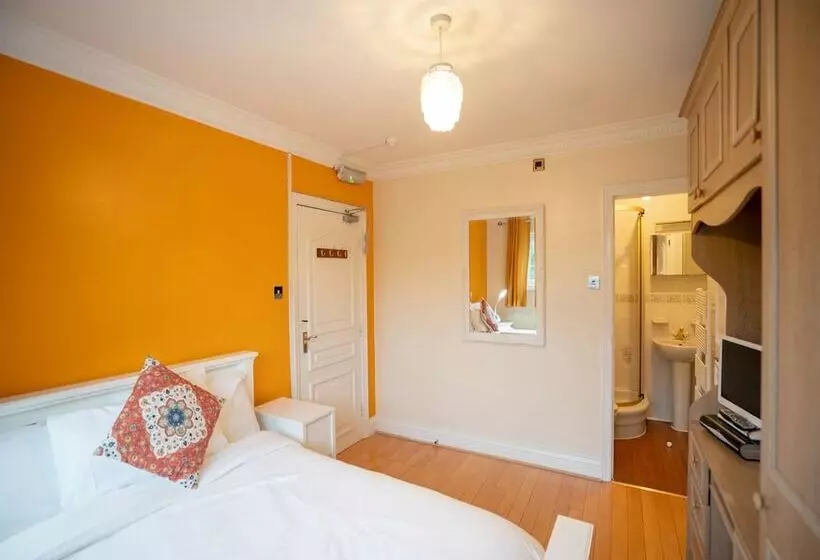 بنسيون Oakcroft Guesthouse Manchester Airport