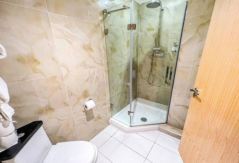 Royal Athenaeum Suites