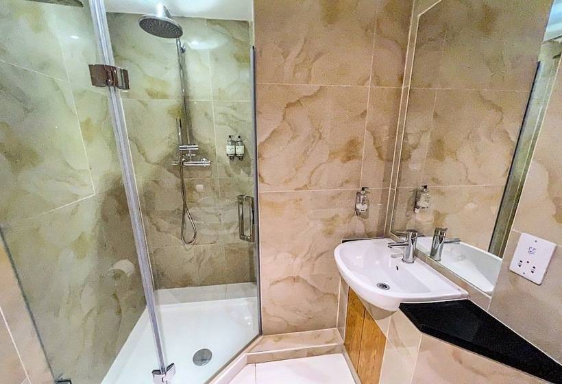 Royal Athenaeum Suites