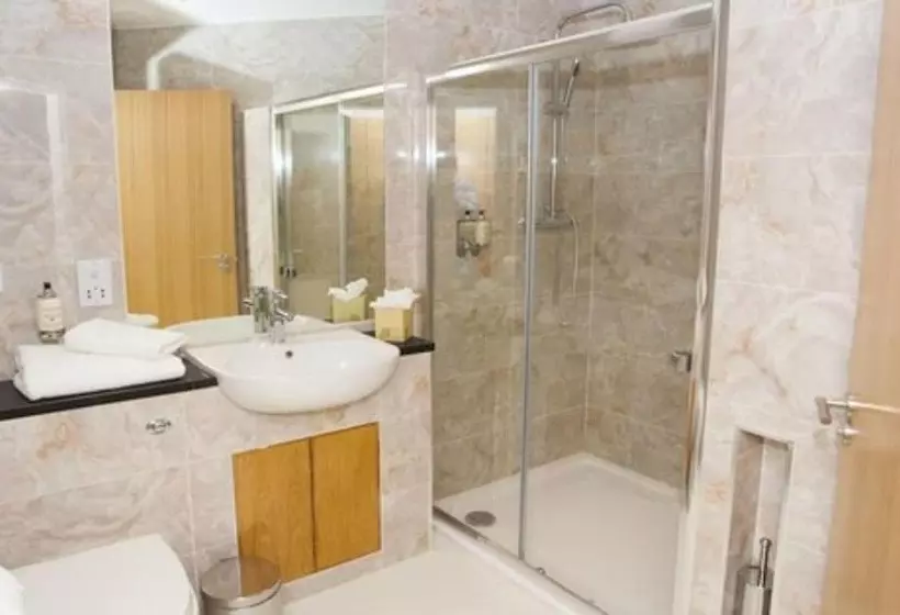 Royal Athenaeum Suites