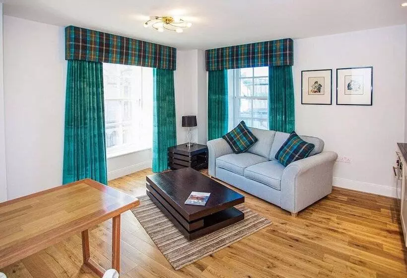 Royal Athenaeum Suites