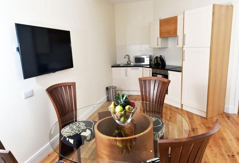 Royal Athenaeum Suites