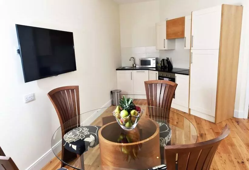 Royal Athenaeum Suites