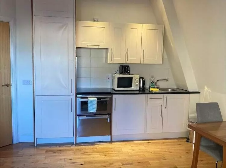 Royal Athenaeum Suites