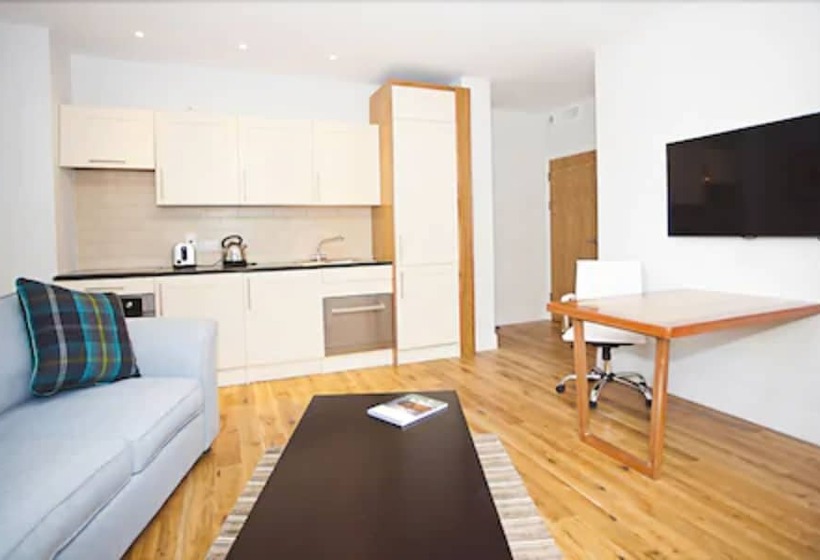 Royal Athenaeum Suites