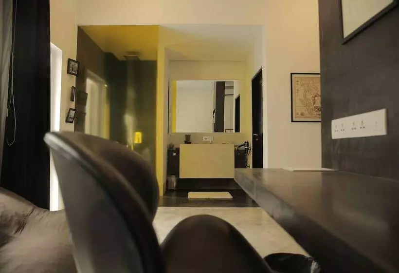 Отель Arthur&paul   Caters To Men