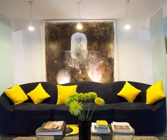 Отель Arthur&paul   Caters To Men