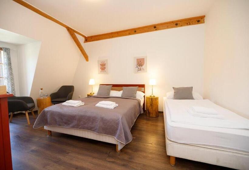 호텔 Dvůr Pecínov