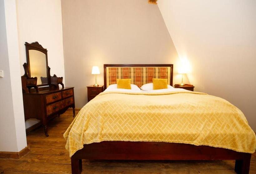 호텔 Dvůr Pecínov