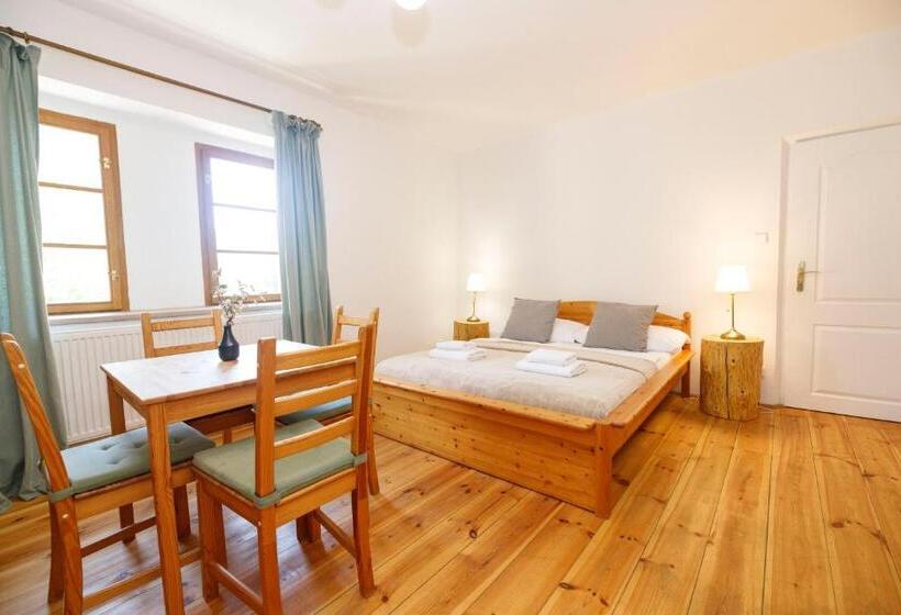 호텔 Dvůr Pecínov