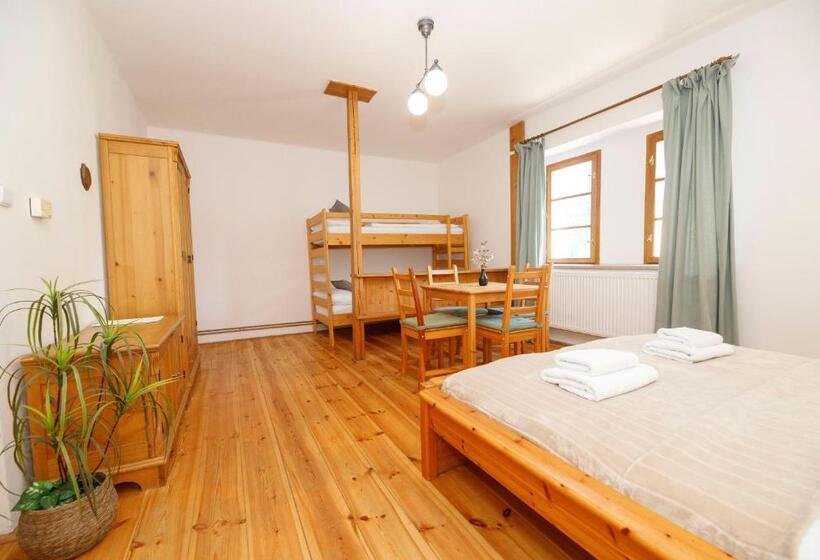 호텔 Dvůr Pecínov