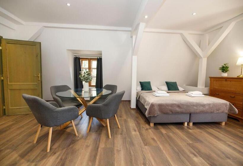 호텔 Dvůr Pecínov