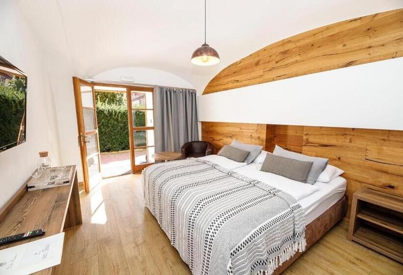 호텔 Dvůr Pecínov