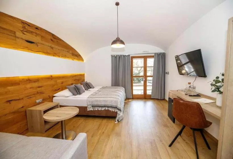 هتل Dvůr Pecínov