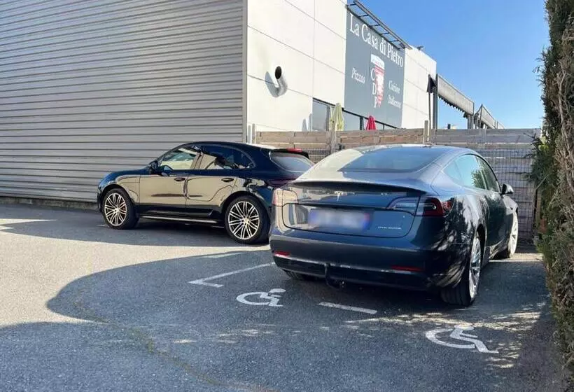 Отель Hôtel Le Laury S