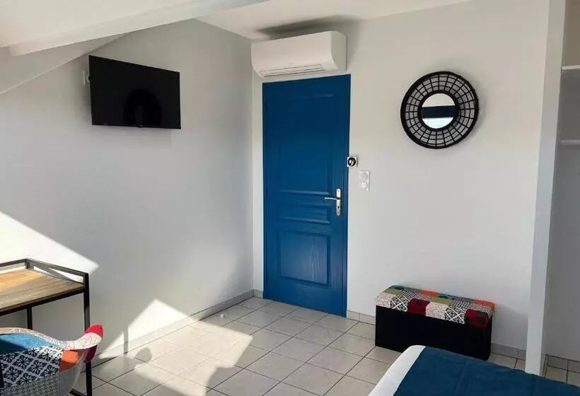 Отель Hôtel Le Laury S