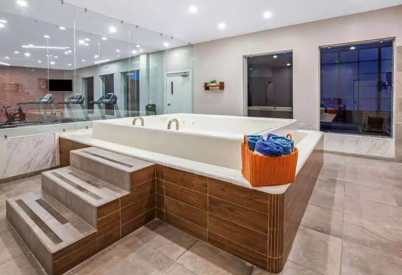 בית מלון כפרי La Quinta By Wyndham Aguascalientes