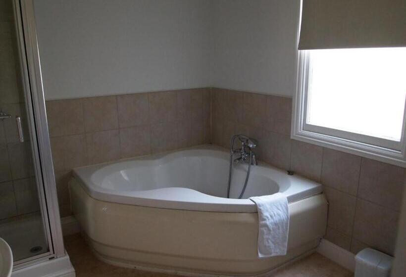 בית מלון כפרי The Weir