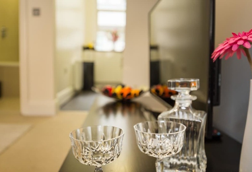 Urban Chic   Bond Street