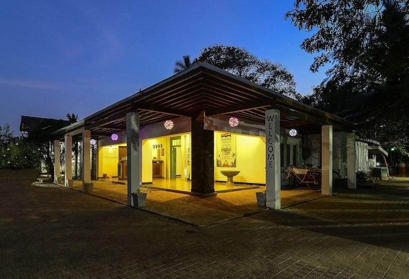 Hangover Hostels Seeduwa