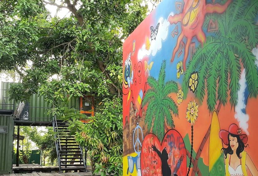 Hangover Hostels Seeduwa