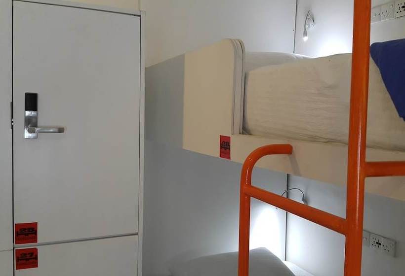 Hangover Hostels Seeduwa