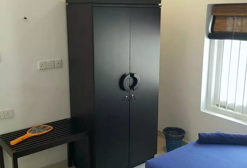 Hangover Hostels Seeduwa