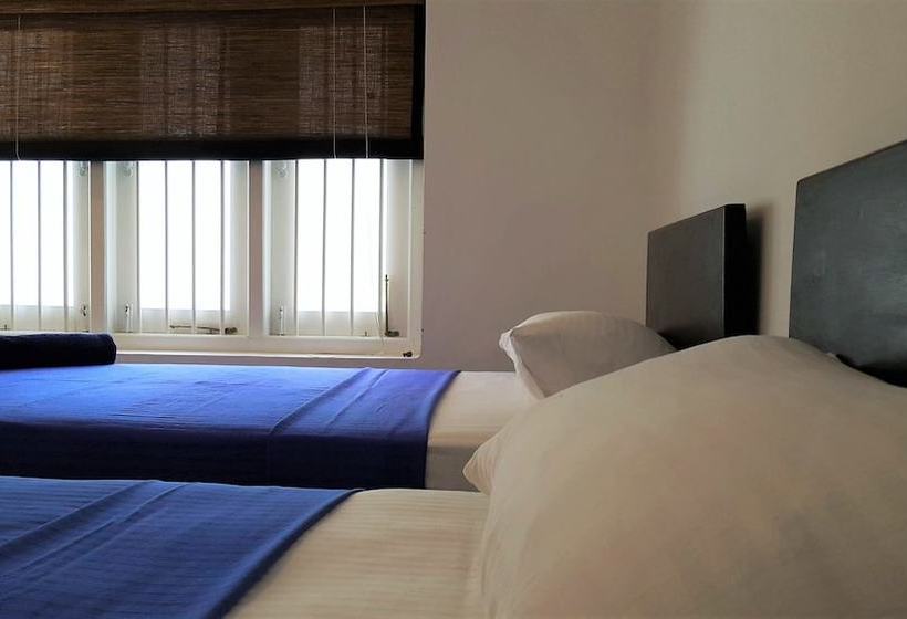 Hangover Hostels Seeduwa