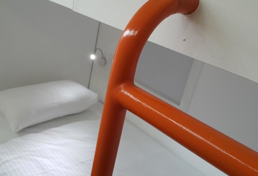 Hangover Hostels Seeduwa