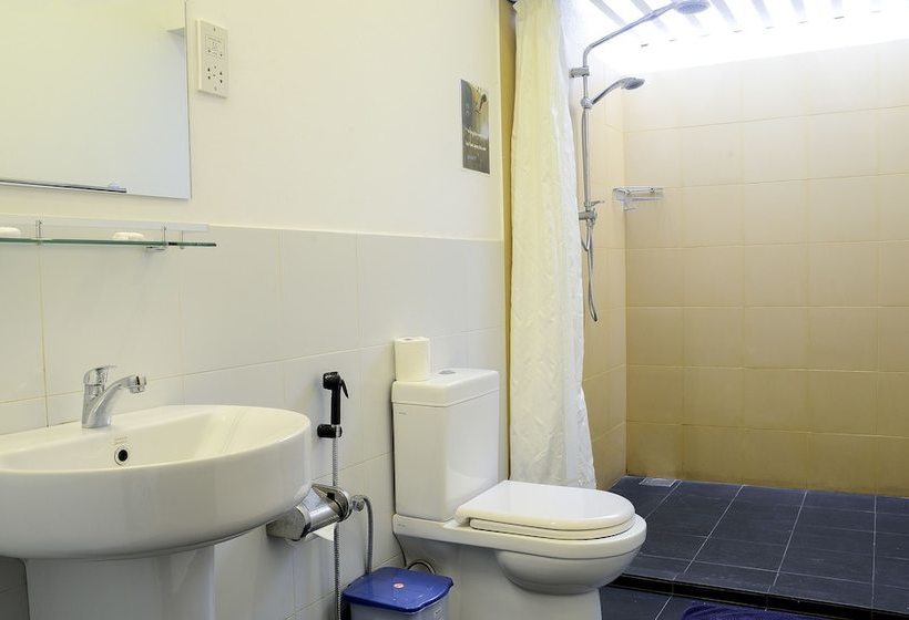 Hangover Hostels Seeduwa