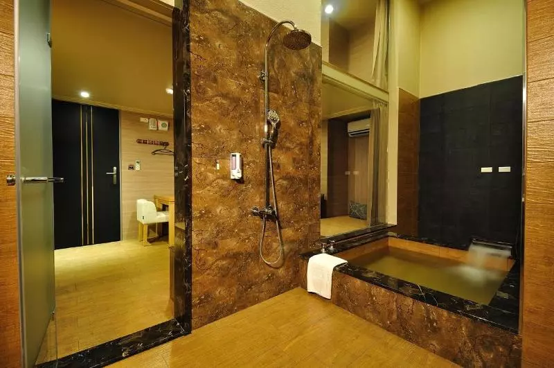 هتل 58˚ Hotspring
