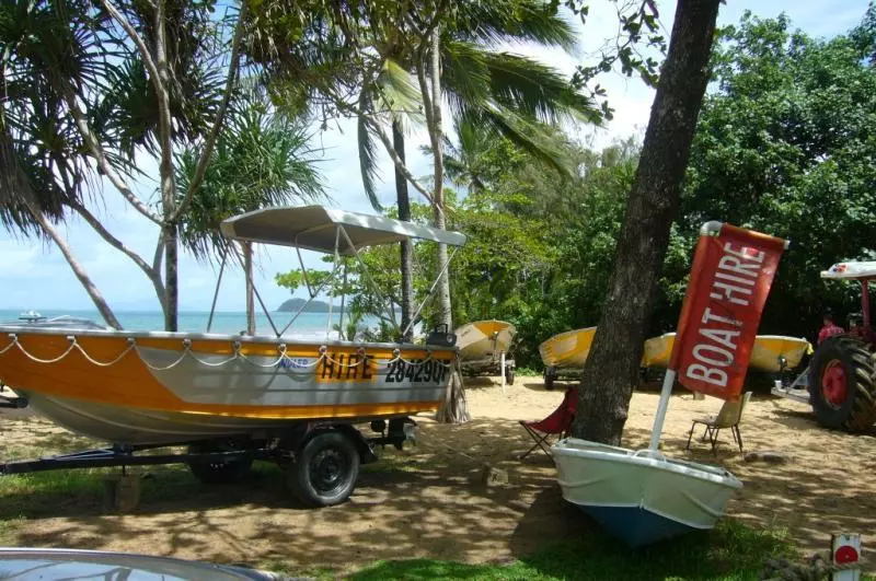 Отель A Tropical Escape Bed & Breakfast