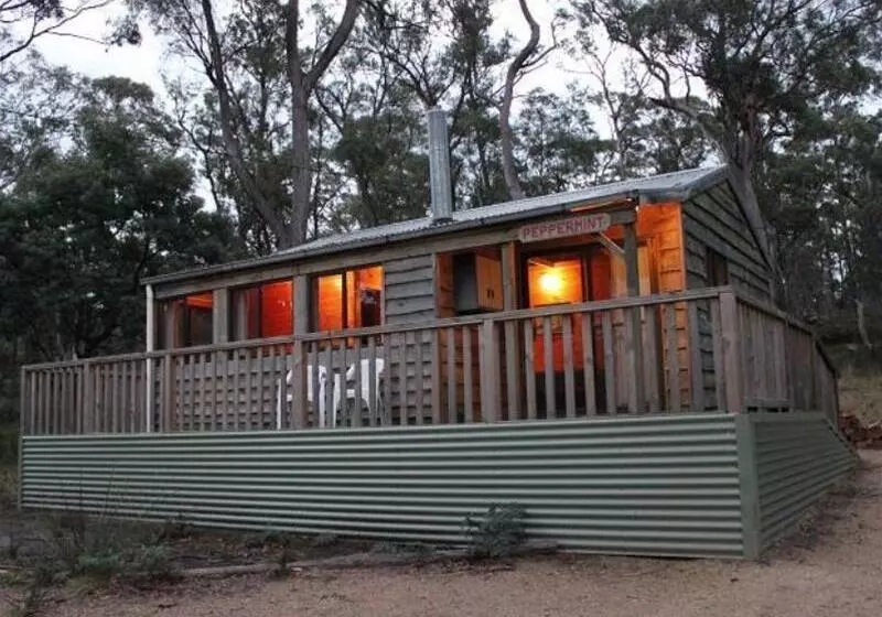 Hotel Gumleaves Bush Holidays