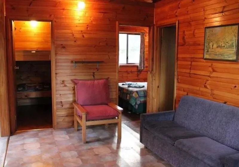 Hotel Gumleaves Bush Holidays