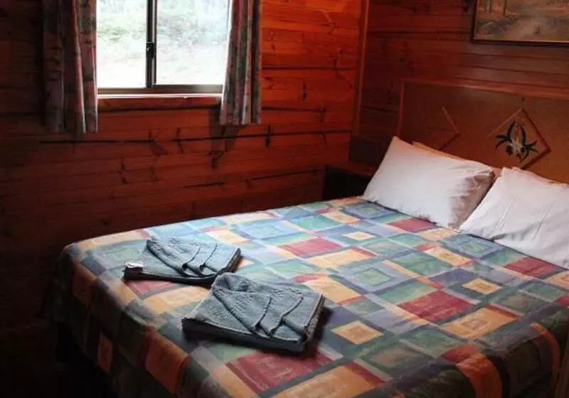 Hotel Gumleaves Bush Holidays