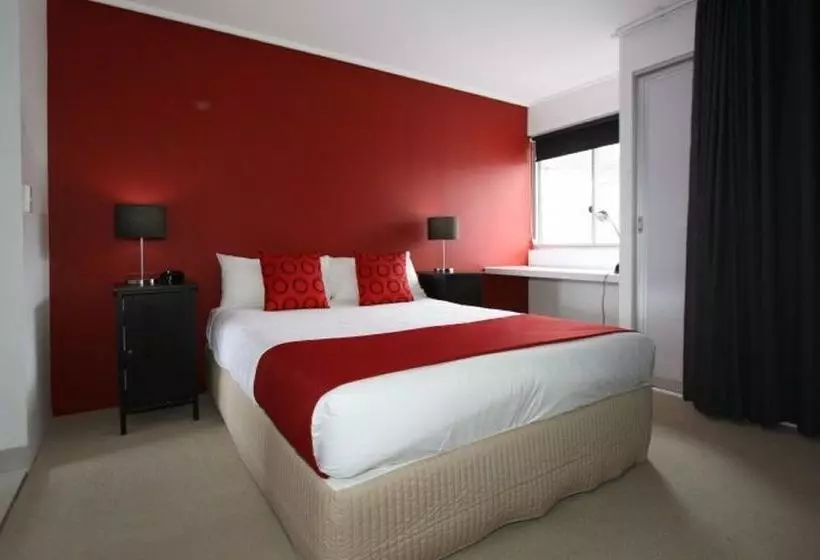 Отель The Miro Apartments