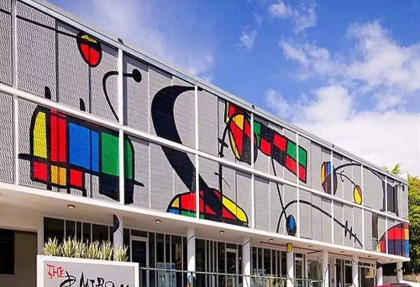 Отель The Miro Apartments