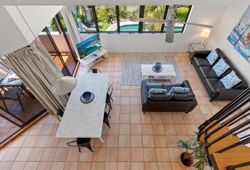 Отель Noosa Boutique Apartments & Elkhorn Villas