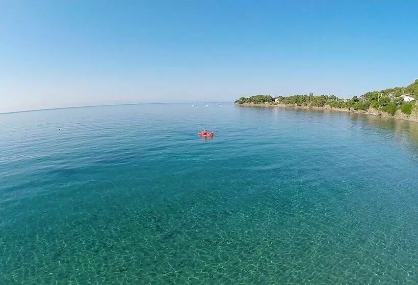 فندق Punta Licosa