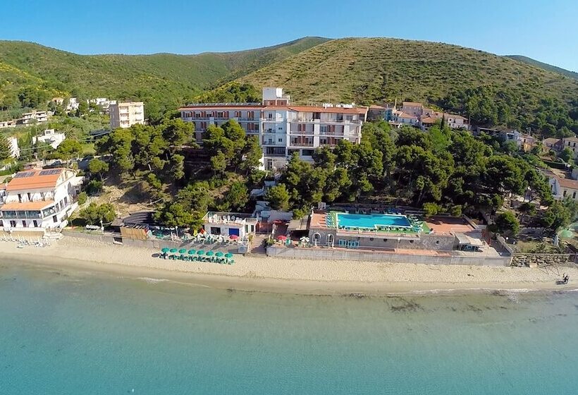 فندق Punta Licosa