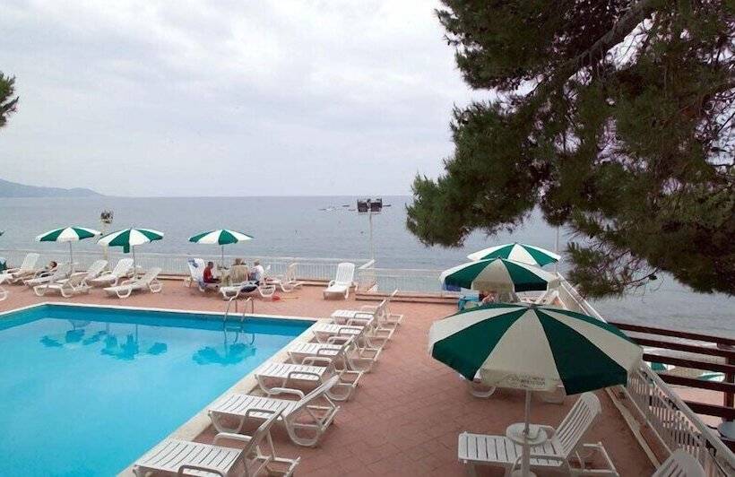 فندق Punta Licosa