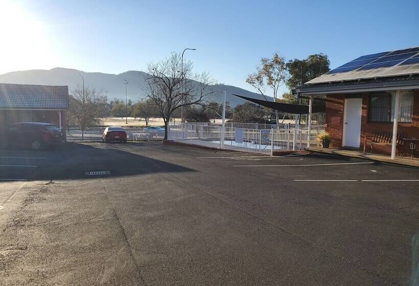 فندق Roydons Motor Inn