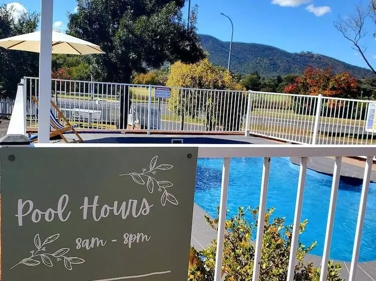 فندق Roydons Motor Inn