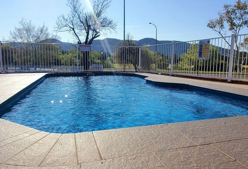 فندق Roydons Motor Inn