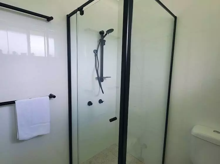 فندق Roydons Motor Inn