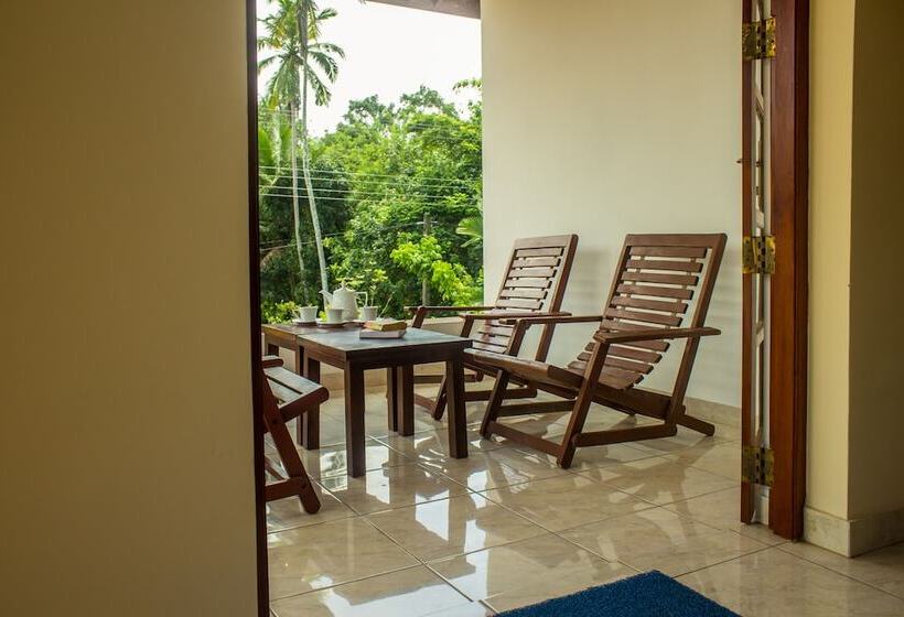 فندق Sakura Villa Bentota