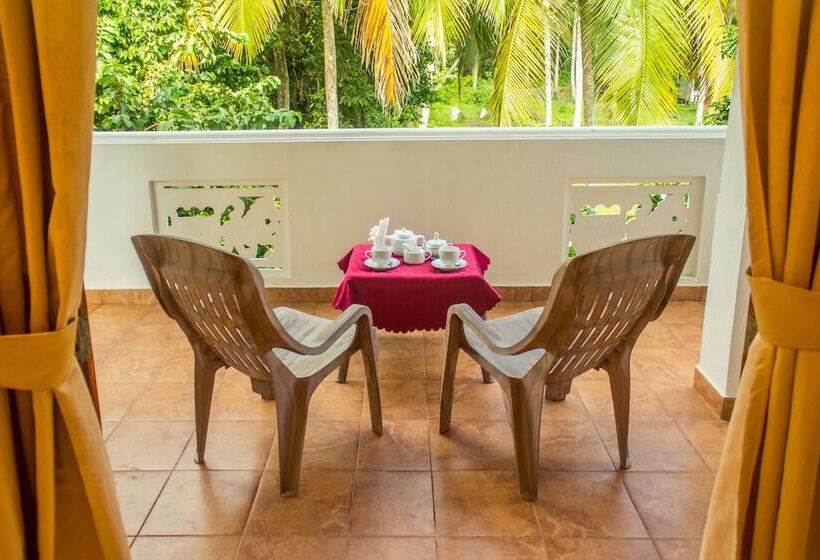 فندق Sakura Villa Bentota