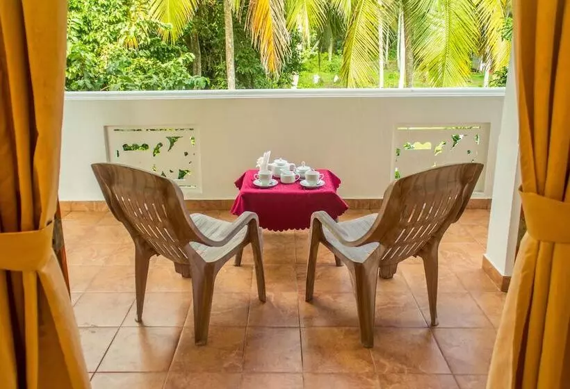 Hotel Sakura Villa Bentota